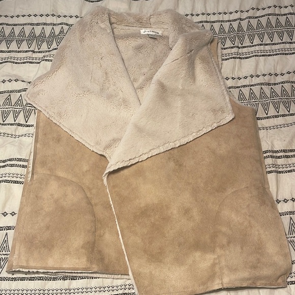 Joseph Ribkoff vest - Picture 1 of 6